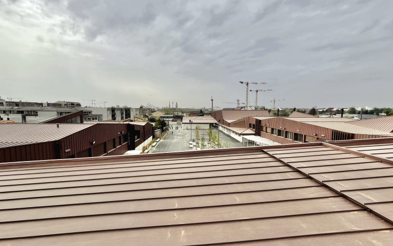 <a href="https://sunetlux.fr/references/college-jacques-ellul/">BSO C80 (RAL 2525, Moteur Radio, Pose tableau) + BSO Métal-Tech (RAL 9002, Moteur Radio, Pose autoportée en tableau)<br>Collège ELLUL Bordeaux (33) - [©Latour&Salier]</a>
