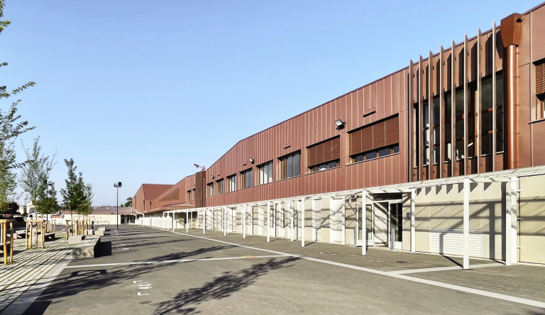 <a href="https://sunetlux.fr/references/college-jacques-ellul/">BSO C80 (RAL 2525, Moteur Radio, Pose tableau) + BSO Métal-Tech (RAL 9002, Moteur Radio, Pose autoportée en tableau)<br>Collège ELLUL Bordeaux (33) - [©Latour&Salier]</a>