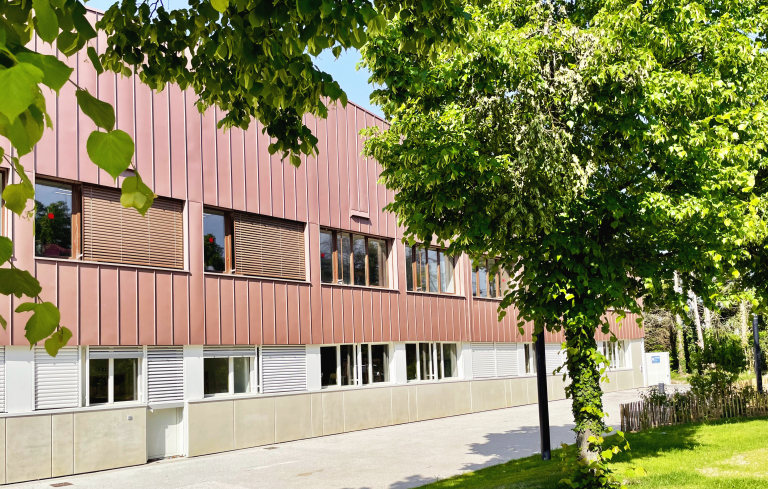 <a href="https://sunetlux.fr/references/college-jacques-ellul/">BSO C80 (RAL 2525, Moteur Radio, Pose tableau) + BSO Métal-Tech (RAL 9002, Moteur Radio, Pose autoportée en tableau)<br>Collège ELLUL Bordeaux (33) - [©Latour&Salier]</a>