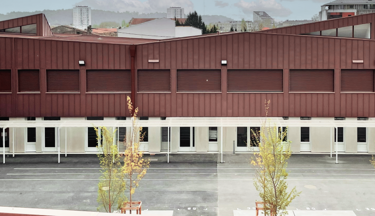 <a href="https://sunetlux.fr/references/college-jacques-ellul/">BSO C80 (RAL 2525, Moteur Radio, Pose tableau) + BSO Métal-Tech (RAL 9002, Moteur Radio, Pose autoportée en tableau)<br>Collège ELLUL Bordeaux (33) - [©Latour&Salier]</a>