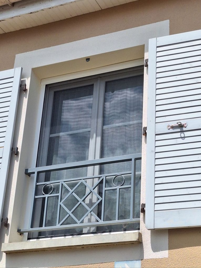 Moustiquaire verticale enroulable