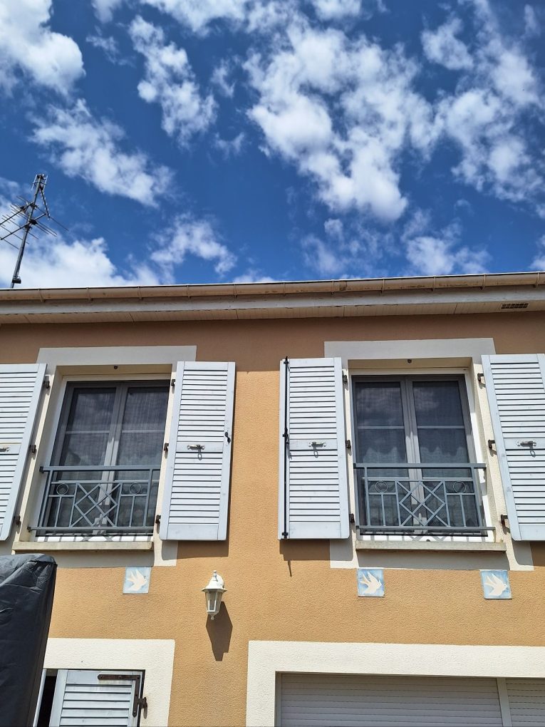 Moustiquaire verticale enroulable