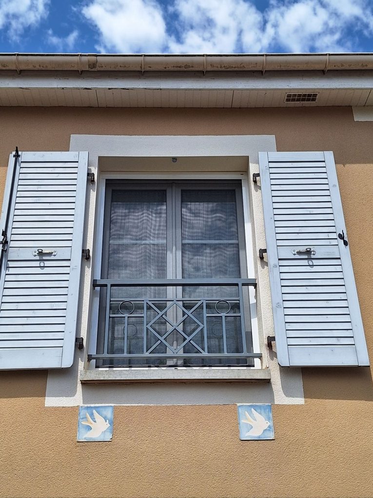 Moustiquaire verticale enroulable