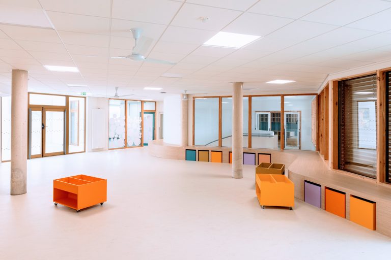 <a href="https://sunetlux.fr/references/creche-liselotte/">Crèche Liselotte MONTPELLIER (34) - BSO Métal-Tech 95mm (RAL 1036, Moteur filaire, Pose autoportée en tableau) + BSO Z90 (RAL 1036, Moteur Filaire, Pose autoportée de face)</a>