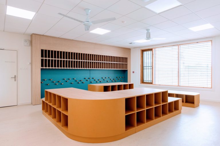 <a href="https://sunetlux.fr/references/creche-liselotte/">Crèche Liselotte MONTPELLIER (34) - BSO Métal-Tech 95mm (RAL 1036, Moteur filaire, Pose autoportée en tableau) + BSO Z90 (RAL 1036, Moteur Filaire, Pose autoportée de face)</a>