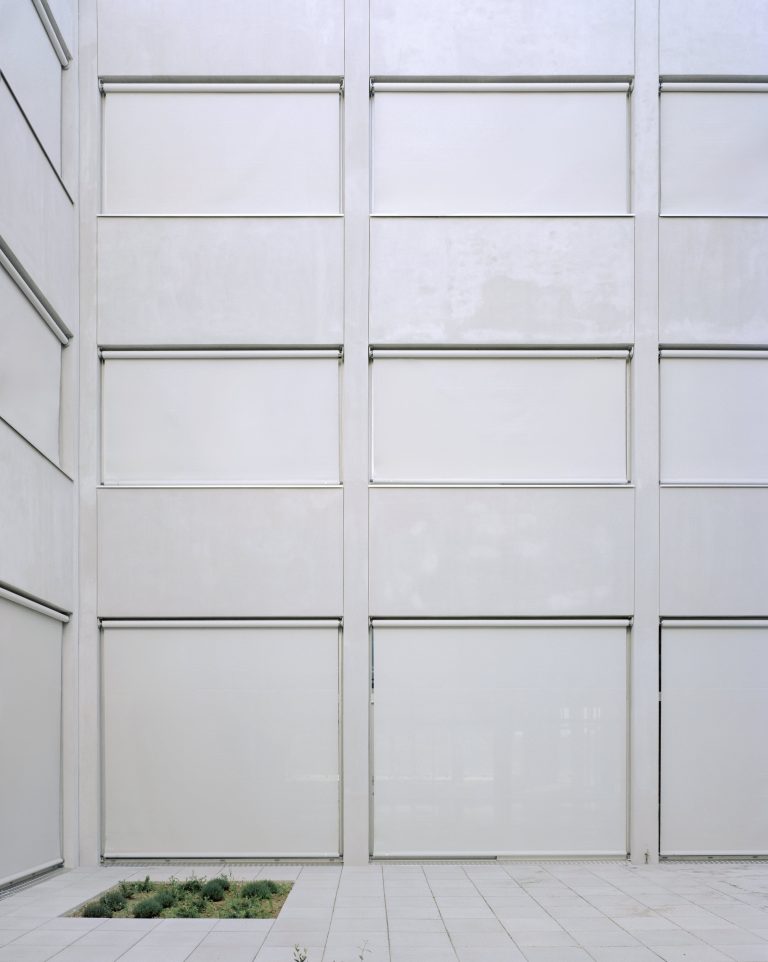 <a href="https://sunetlux.fr/references/halle-innovation/">HALLE DE L'INNOVATION Montpellier (34) - Bannette Verticale (RAL 7038, toile Mermet Satinée 5500, Guidage par conducteurs rigides, Moteur filaire</a>