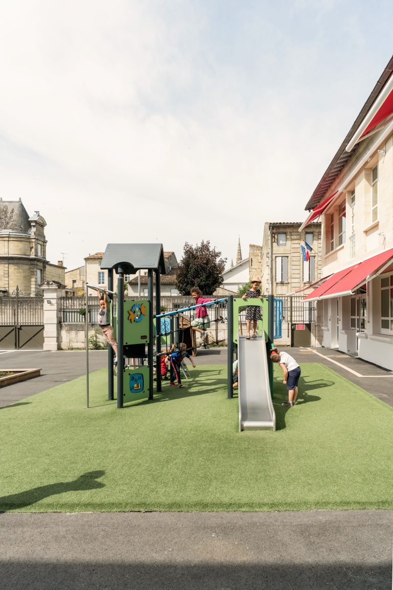 <a href="https://sunetlux.fr/references/ecole-jaures/">Ecole JAURES Libourne (33) - Banne</a>