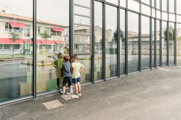 <a href="https://sunetlux.fr/references/ecole-jaures/">Ecole JAURES Libourne (33) - Banne</a>