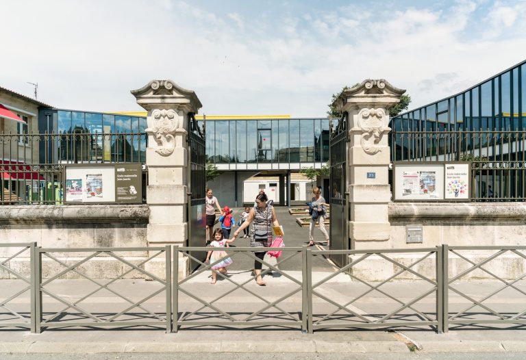 <a href="https://sunetlux.fr/references/ecole-jaures/">Ecole JAURES Libourne (33) - Banne</a>