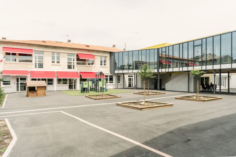 <a href="https://sunetlux.fr/references/ecole-jaures/">Ecole JAURES Libourne (33) - Banne</a>