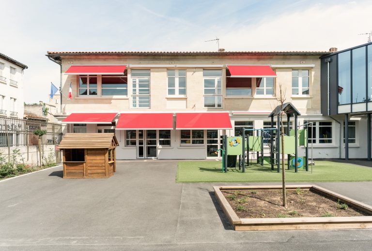 <a href="https://sunetlux.fr/references/ecole-jaures/">Ecole JAURES Libourne (33) - Banne</a>