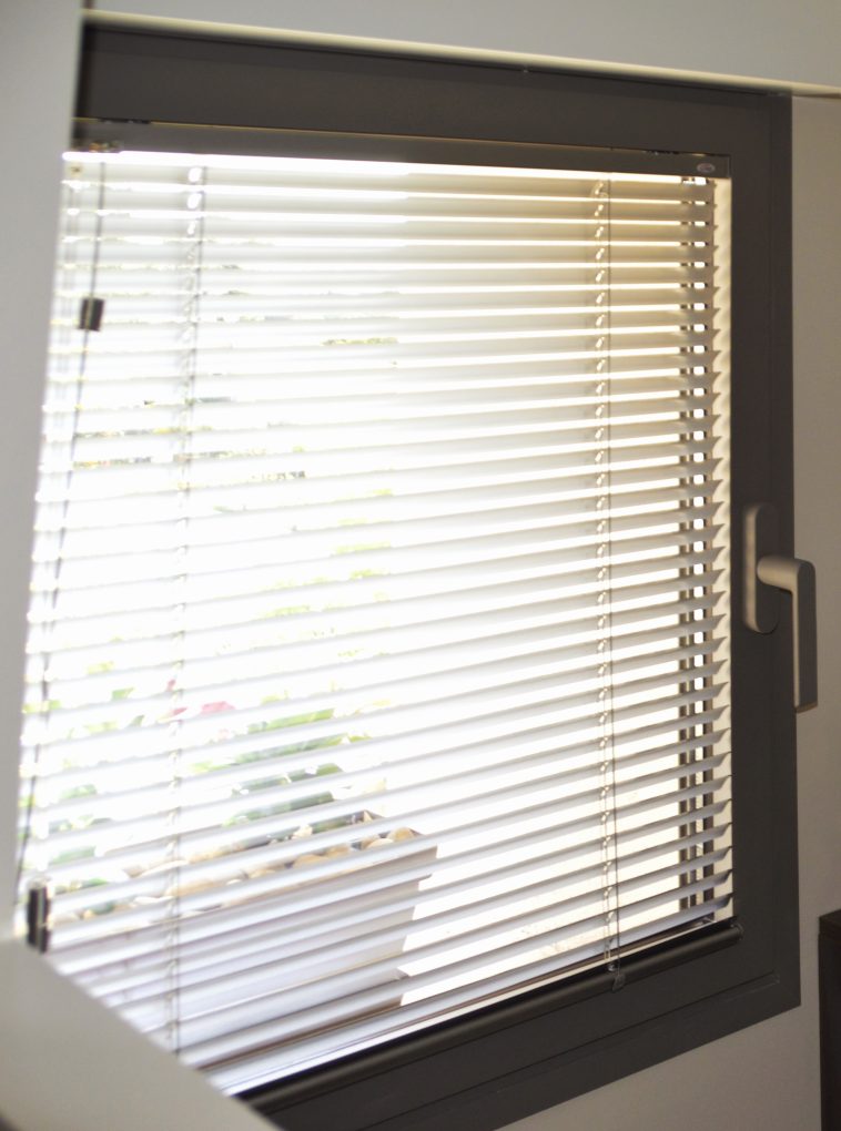 <a href="https://sunetlux.fr/references/residence-privee/">Résidence privée Nîmes (30) - Vénitien Alu</a>