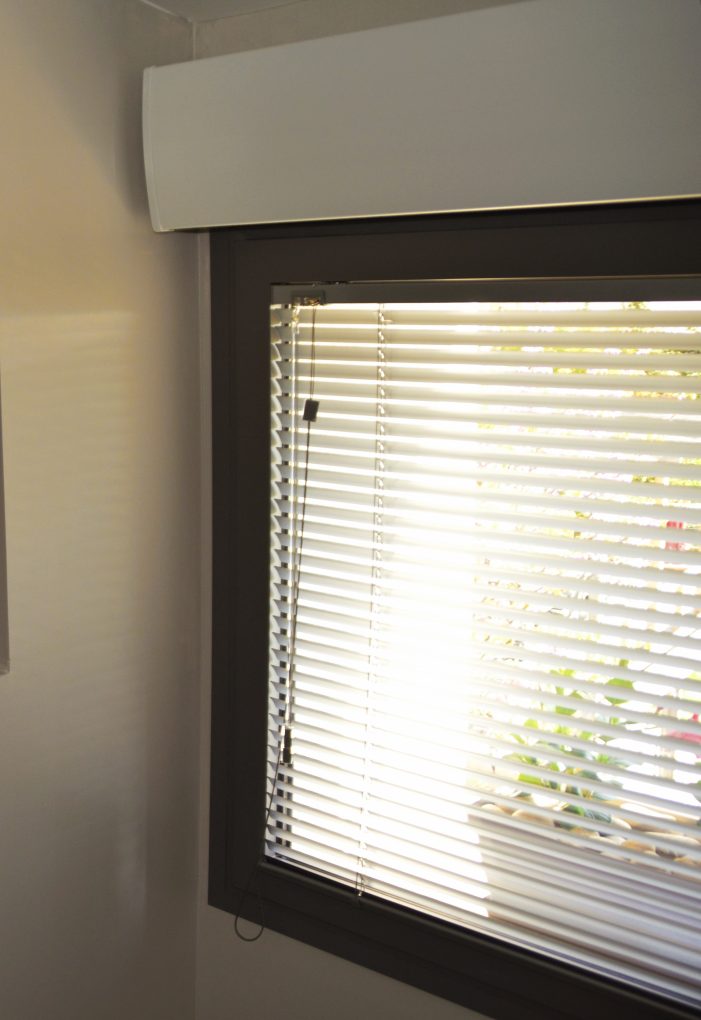 <a href="https://sunetlux.fr/references/residence-privee/">Résidence privée Nîmes (30) - Vénitien Alu</a>