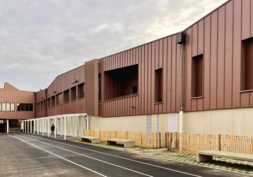 BSO C80 (RAL 2525, Moteur Radio, Pose tableau) + BSO Métal-Tech (RAL 9002, Moteur Radio, Pose autoportée en tableau)Collège ELLUL Bordeaux (33) - [©Latour&Salier]