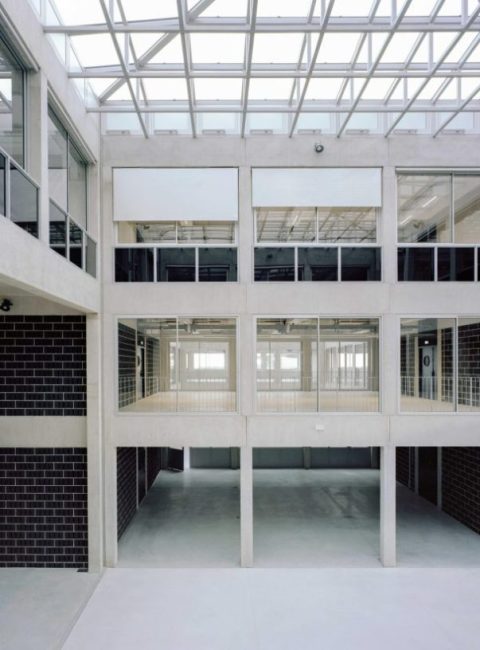 <a href="https://sunetlux.fr/references/halle-innovation/">HALLE DE L'INNOVATION Montpellier (34) - Bannette Verticale (RAL 7038, toile Mermet Satinée 5500, Guidage par conducteurs rigides, Moteur filaire</a>