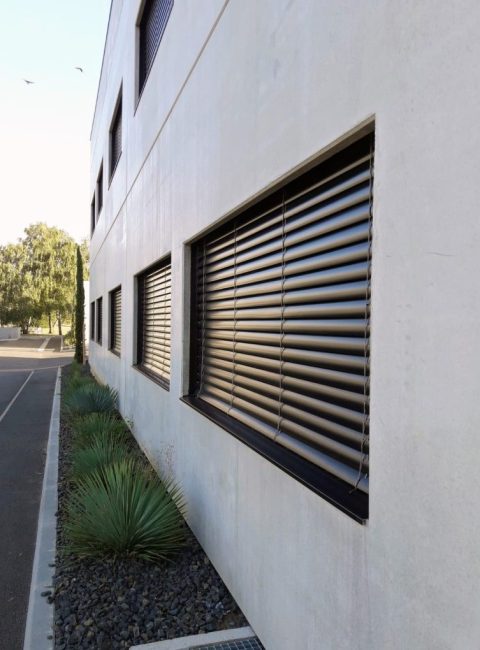 <a href="https://sunetlux.fr/references/wengen-park/">WENGEN PARK RILLEUX LA PAPE (69) - BSO C80 (RAL9005, Moteur Radio/RTS IO, Pose autoportée en tableau)</a>