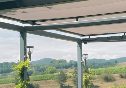 Véranda Banne, pose sur structure de pergola