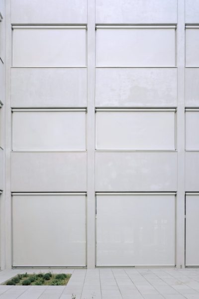 HALLE DE L'INNOVATION Montpellier (34) - Bannette Verticale (RAL 7038, toile Mermet Satinée 5500, Guidage par conducteurs rigides, Moteur filaire